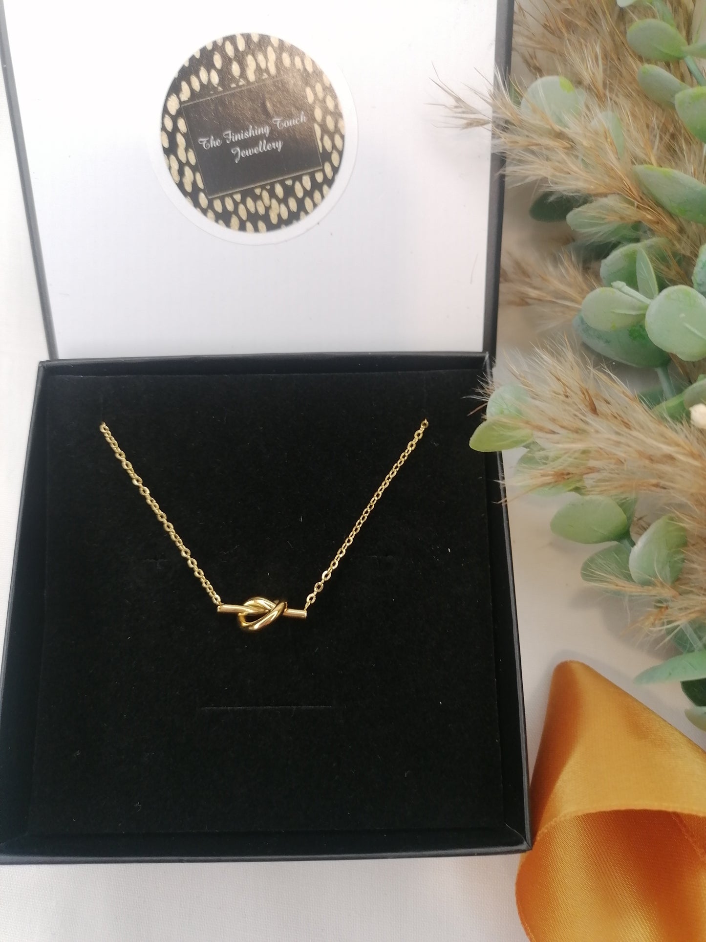 Kyra Knot Necklace (Gold)