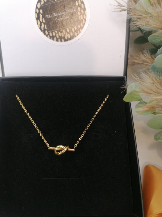 Kyra Knot Necklace (Gold)