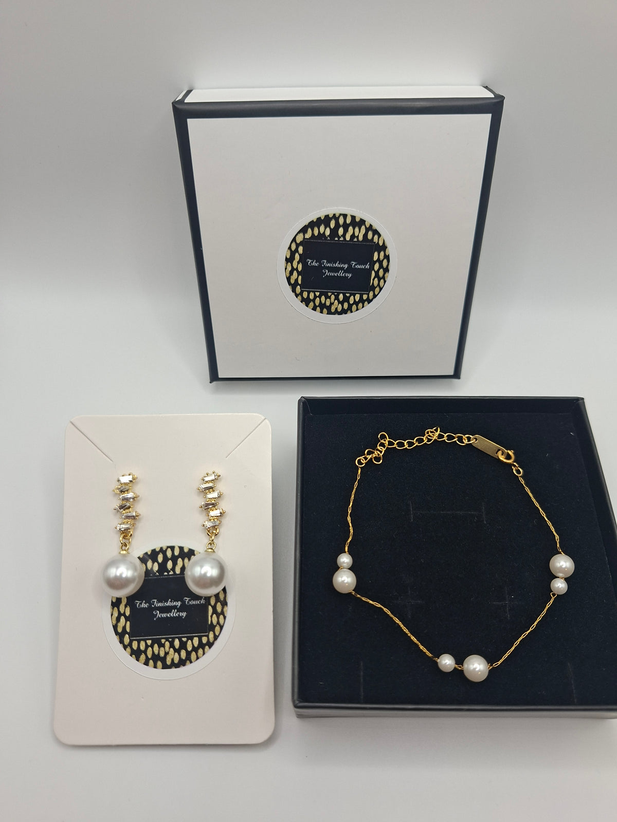 Evie Alicia - Pearl Bracelet & Earring set