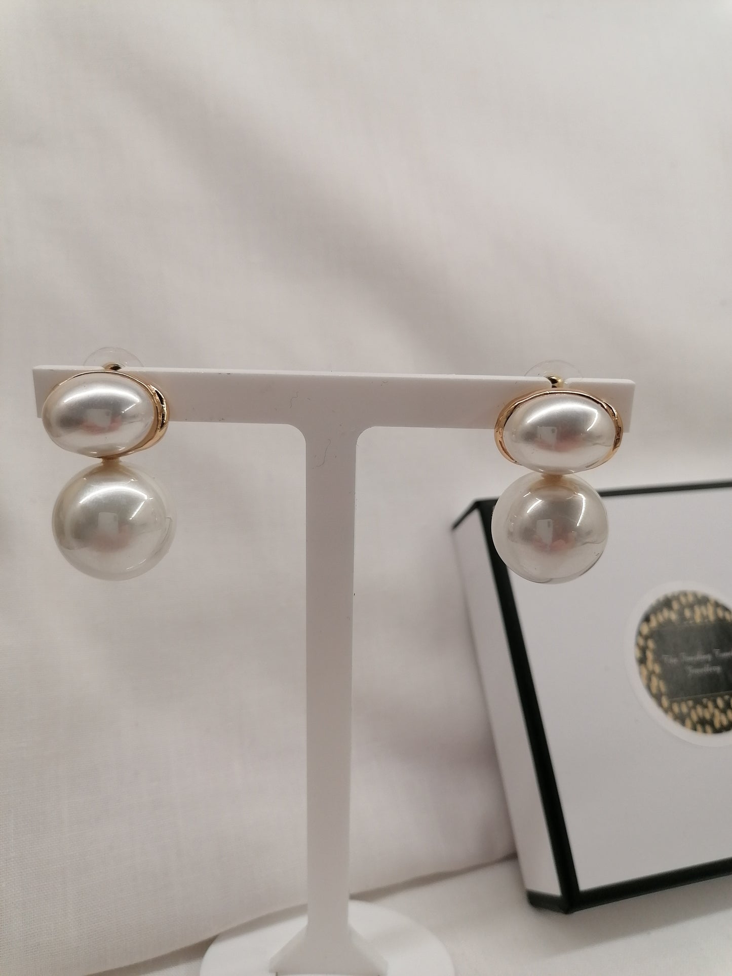 Beth Pearl Earrings