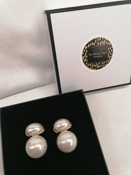 Beth Pearl Earrings