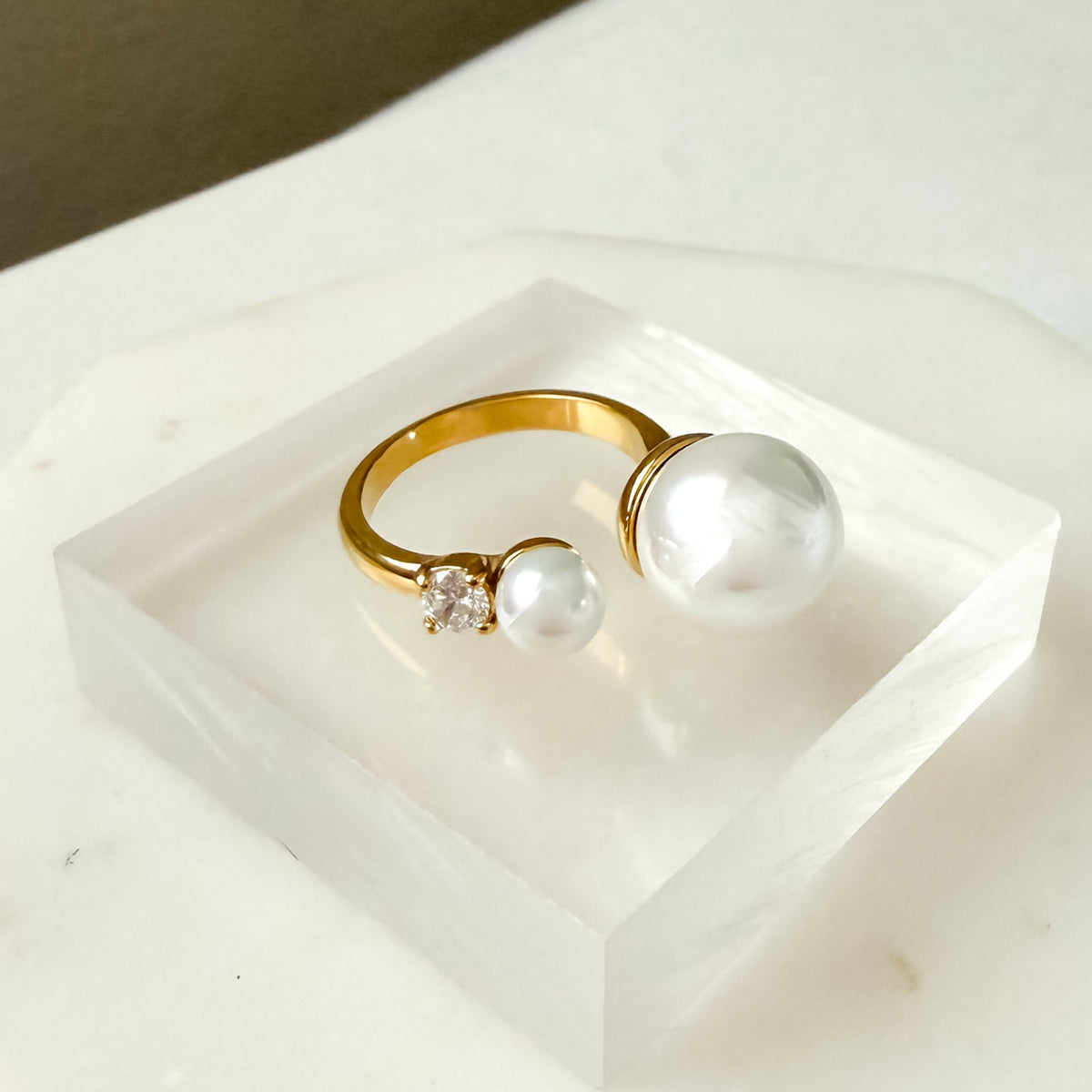 The Embrace Open Pearl Ring (Gold)