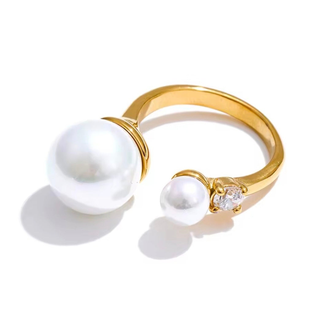 The Embrace Open Pearl Ring (Gold)