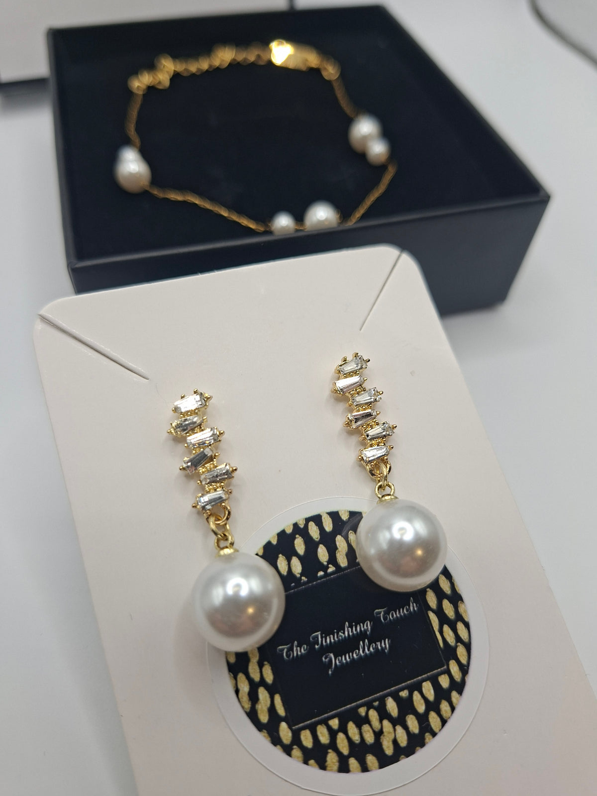 Evie Alicia - Pearl Bracelet & Earring set