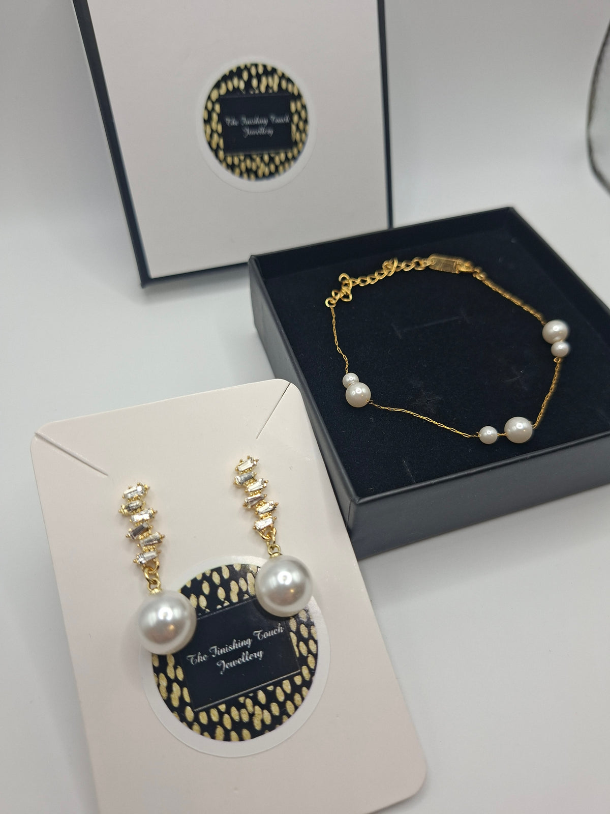 Evie Alicia - Pearl Bracelet & Earring set