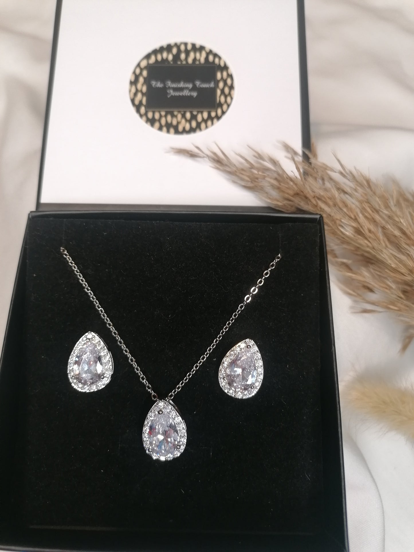 Brenan Set (Silver Clip-On)